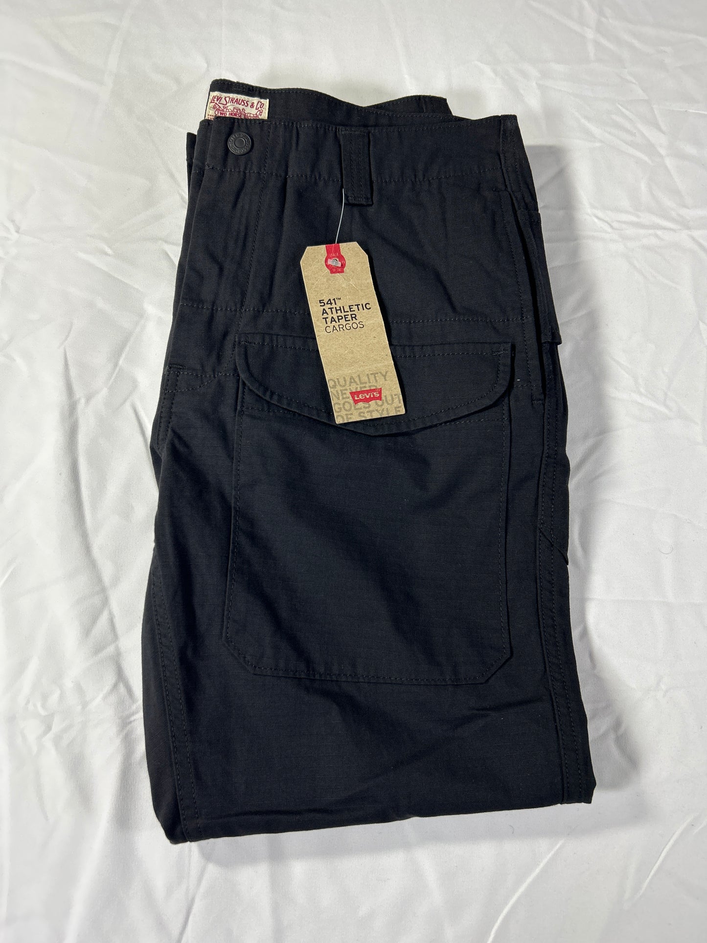 Levi’s 541 Cargo Pants Mens Size 31x30 Black Athletic Taper Stretch