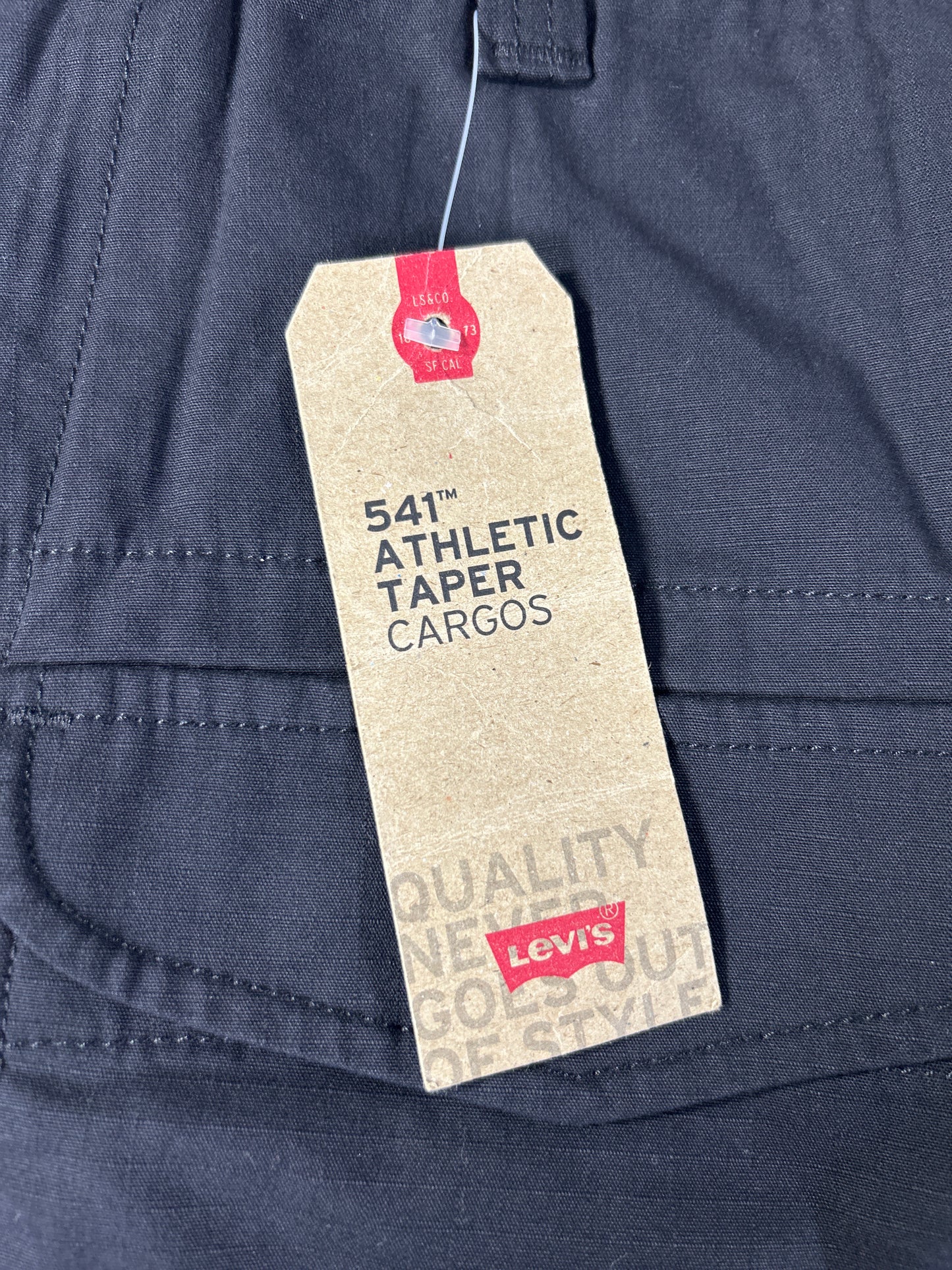 Levi’s 541 Cargo Pants Mens Size 31x30 Black Athletic Taper Stretch