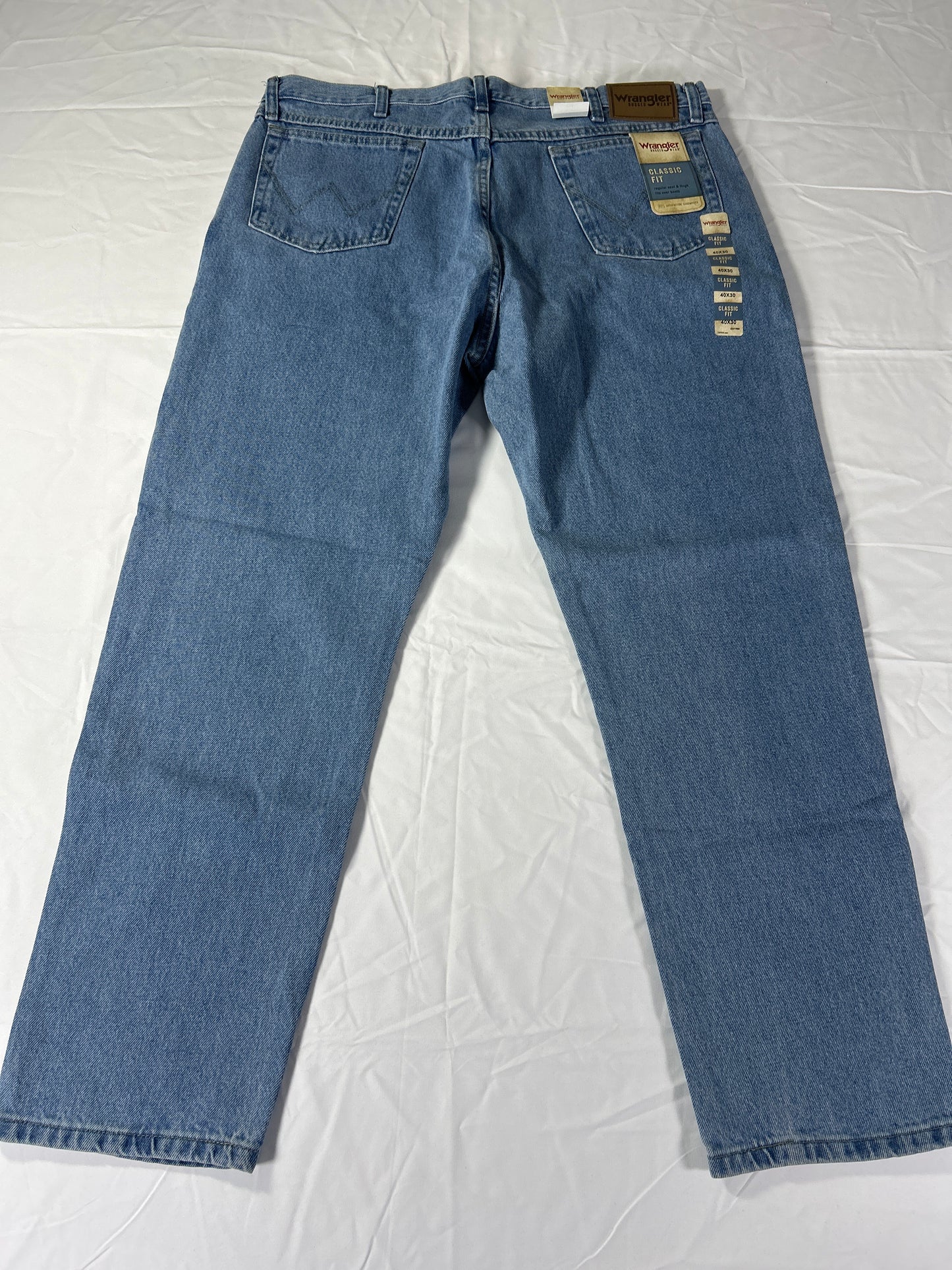 Wrangler Rugged Wear Jeans Mens 40x30 Light Wash Blue Classic Fit YKK Denim